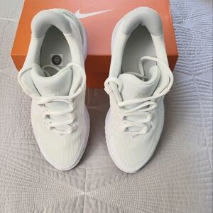 Nike Star Runner Size 4 Big Boys